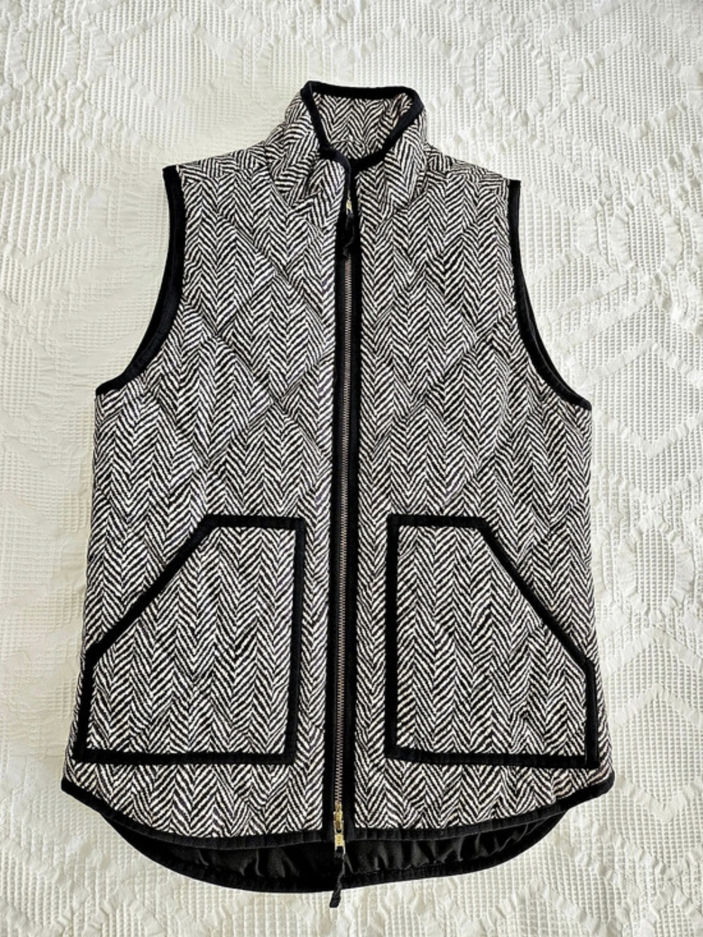 J.CREW Chevron Herringbone Quilted Vest in Black / Cream Size XXS